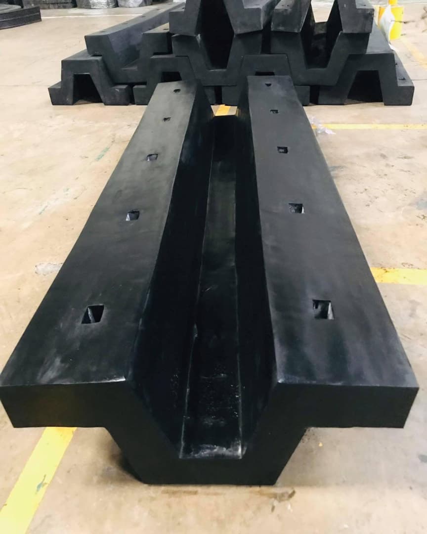 Arch V-type rubber dock fender installed at marine port